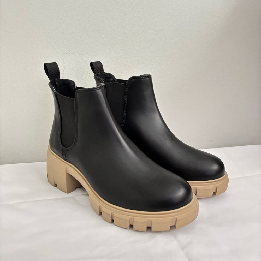 Steve Madden Black and Tan Ankle Boots